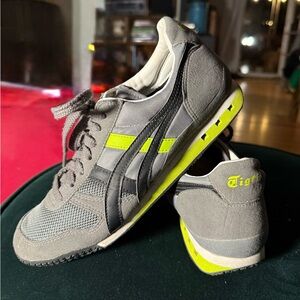 NWOT🖤 Onitsuka Tiger Asics 🖤 Gray and Neon Lime Green Sneakers Eur 39.5 US 6 1/2